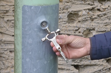 Klucz do szaf rozdzielczych 13 funkcji wbud. otwieracz do butelek TECWERK